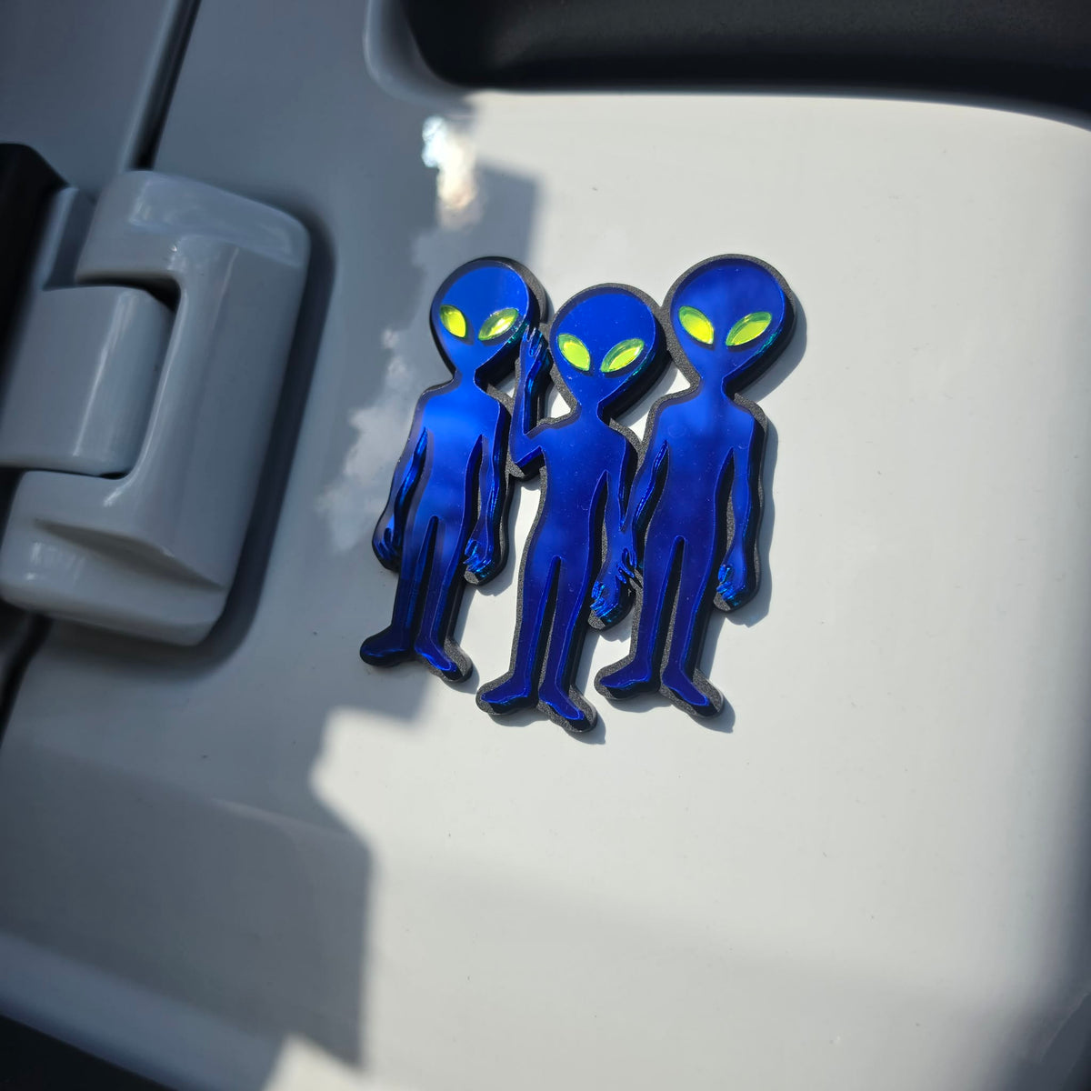 Alien Greetings Emblem - 1 piece group of three