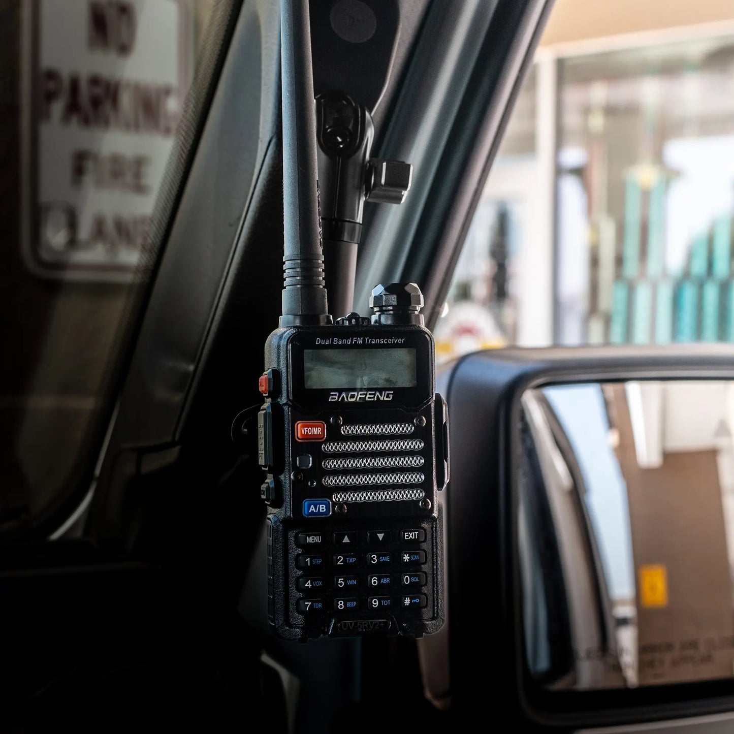 LINK™ Grab Handle Mount With Qi2/MagSafe Charging and Cooling Phone Holder | 3.5" Arm | 2018 - 2023 Jeep JL, Gladiator, and 4XE